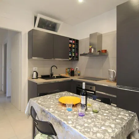 Appartamento Charming By Interhome